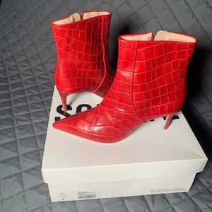 Schutz red leather booths